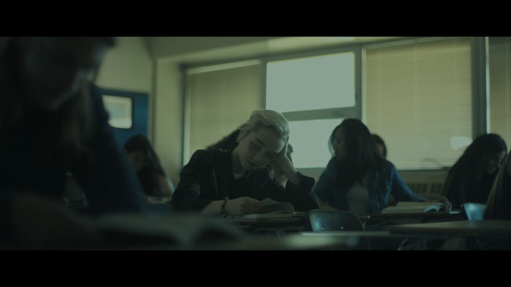 Sarah durmiéndose en clase.